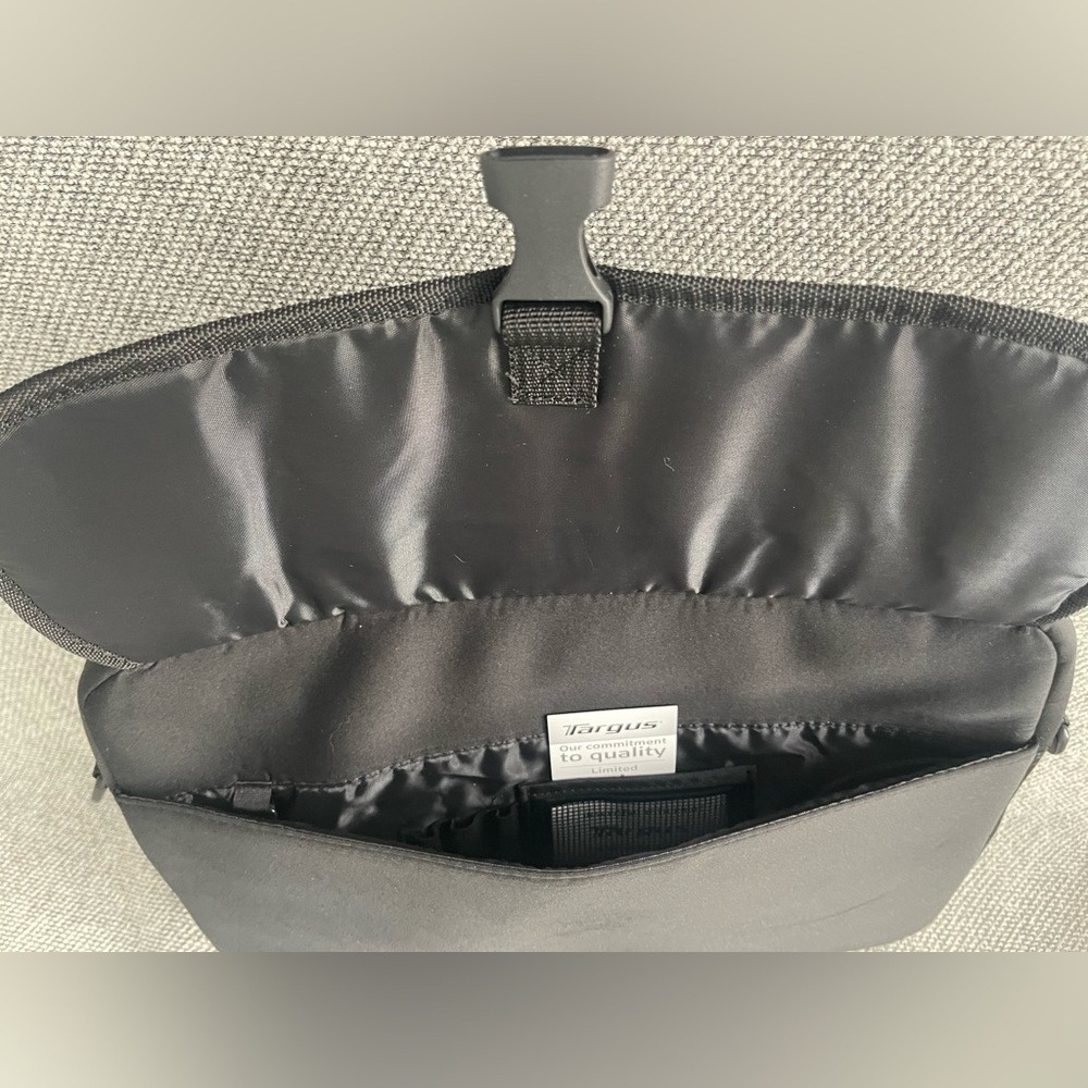 Targus Black and Gray Laptop Bag with Front Flap Closure - Picture 6 of 16